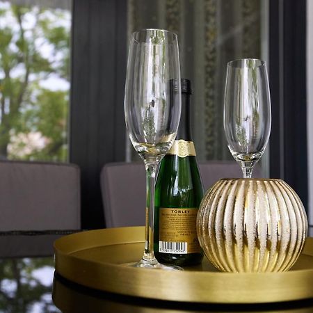 Starlight Bronze Szeged- Exclusive Apartment Exterior foto