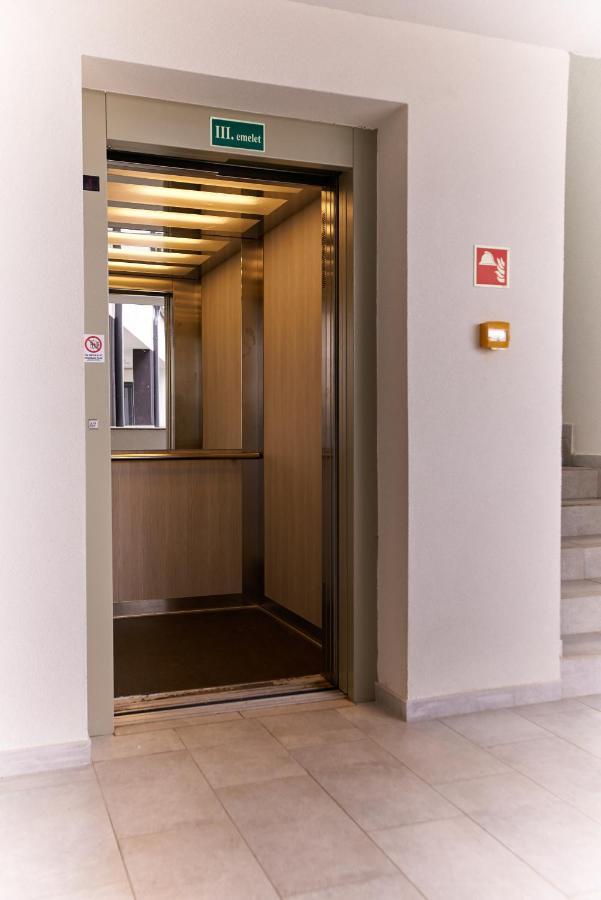 Starlight Bronze Szeged- Exclusive Apartment Exterior foto