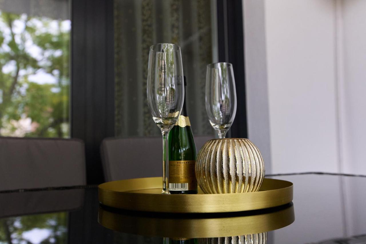 Starlight Bronze Szeged- Exclusive Apartment Exterior foto