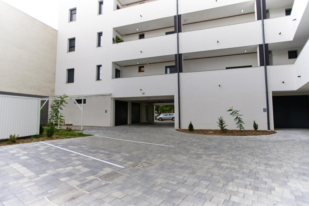 Starlight Bronze Szeged- Exclusive Apartment Exterior foto