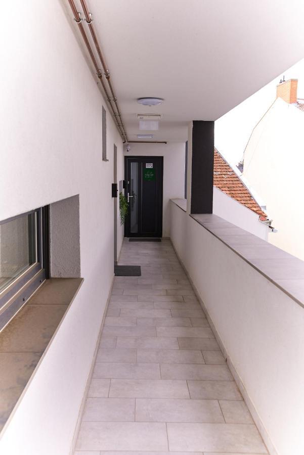 Starlight Bronze Szeged- Exclusive Apartment Exterior foto
